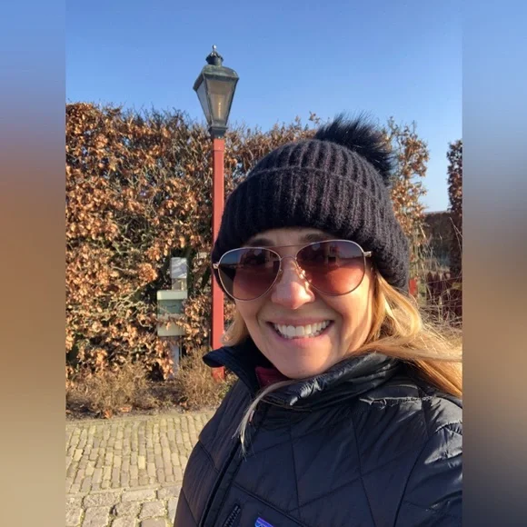 LIKE This Post for Live Show Notifications - Picture 2 of 4